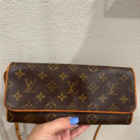 Louis Vuitton Monogram Pochette Twin Shoulder Bag - Picture 5 of 13